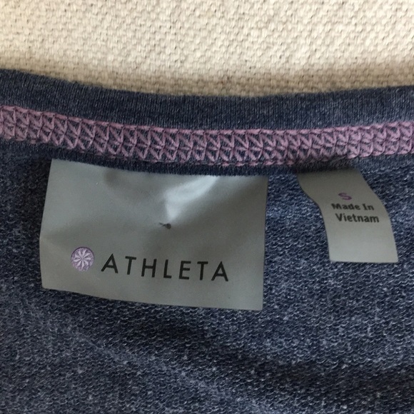 Athleta Scoop Neck Pullover w hi Lo hem - Picture 2 of 8
